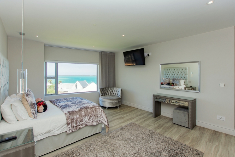 6 Bedroom Property for Sale in Myburgh Park Western Cape